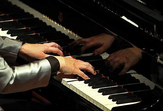 پیانوی میلیاردی تالار وحدت به رودکی آمد