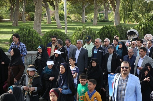 گردهمایی بزرگ و پیاده روی صدها سالمند تهرانی در روز جهانی سالمند
