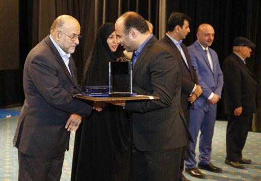 دو نشان تقدیر برای مبنا کارت آریا در شانزدهمین اجلاس سرآمدان اقتصاد ایران