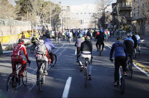 برگزاری مسابقه دوچرخه سواری در مرکز تهران