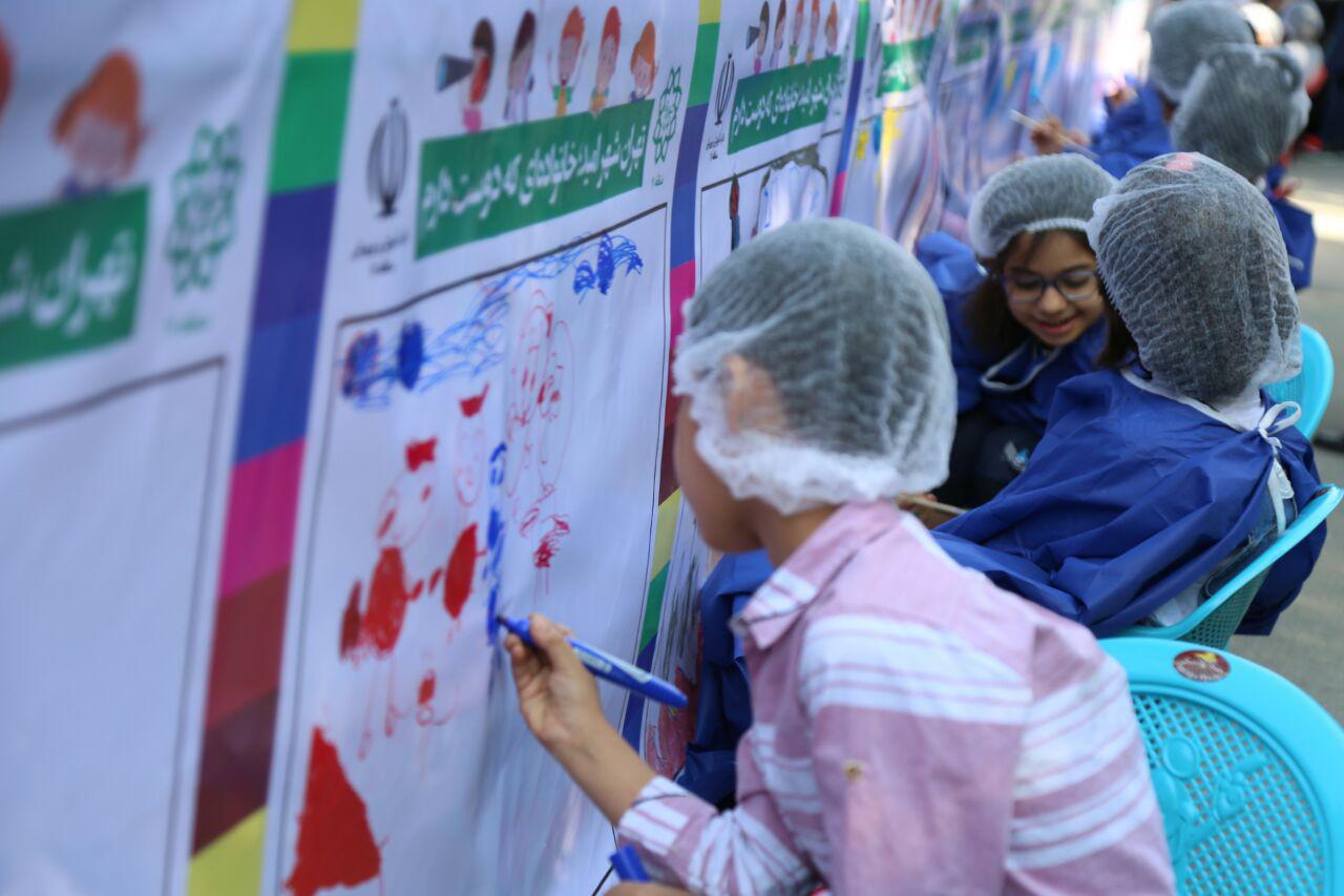 ۳هزار کودک ۲هزار متر نقاشی در بوستان رازی کشیدند