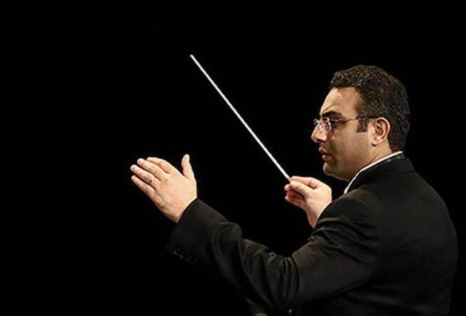 بردیا کیارس ارکستر موزیکال "الیور توئیست" را رهبری می‌کند
